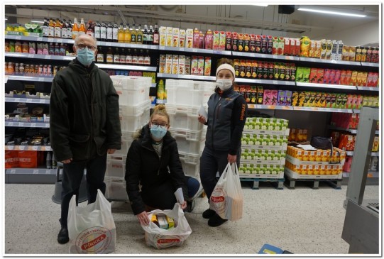 Ruokakassit lähdössä K-Tervapadasta, Lauri Koliseva, Lotta Törmänen, Natalia Kestilä